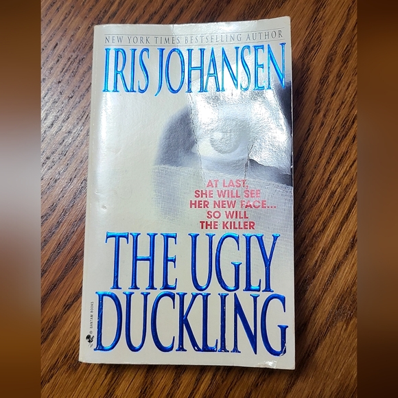 Iris Johansen Suspense Novels Bundle #1 - Picture 3 of 6